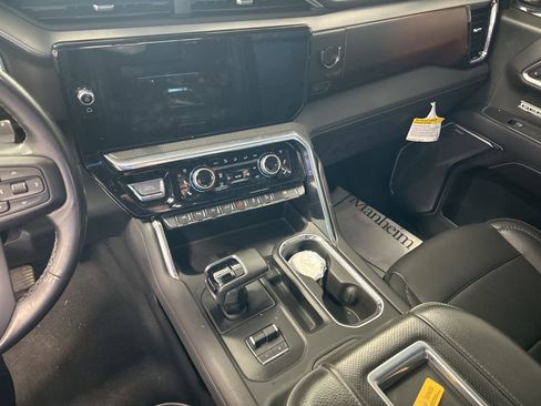 Used 2022 GMC Sierra 1500 Denali w/ Denali Reserve Package AWD/4WD image 4