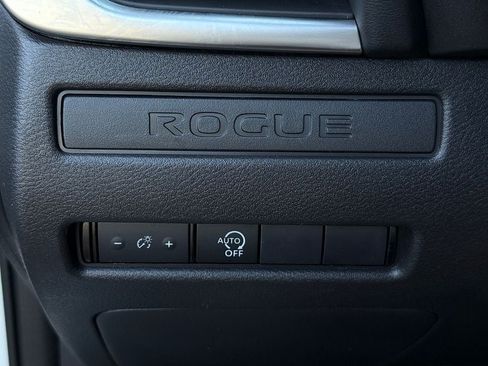 Used 2024 Nissan Rogue S FWD image 23