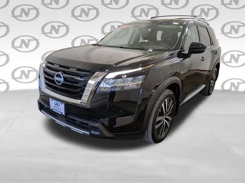 Used 2024 Nissan Pathfinder Platinum AWD/4WD image 18