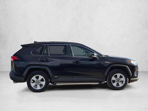 Used 2020 Toyota RAV4 XLE w/ Convenience Package AWD/4WD image 4