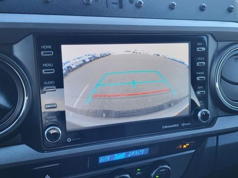 Used 2021 Toyota Tacoma TRD Off-Road w/ Technology Package image 18