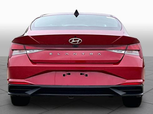 Used 2022 Hyundai Elantra SEL w/ Convenience Package FWD image 5