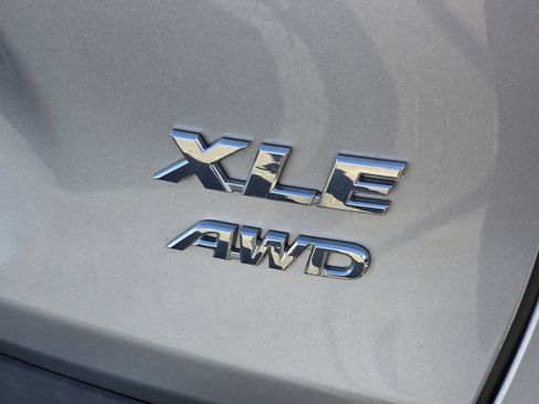 Used 2021 Toyota RAV4 XLE w/ Carpet Mat Package (TMS) image 23