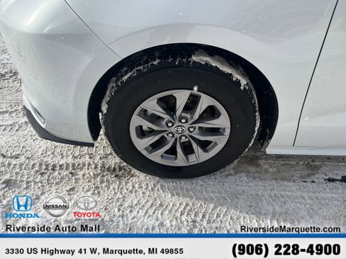 Used 2024 Toyota Sienna XLE image 11