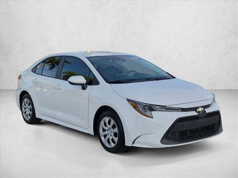 Used 2022 Toyota Corolla LE FWD image 3