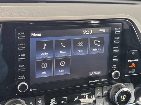 Used 2022 Toyota Highlander XLE FWD image 18