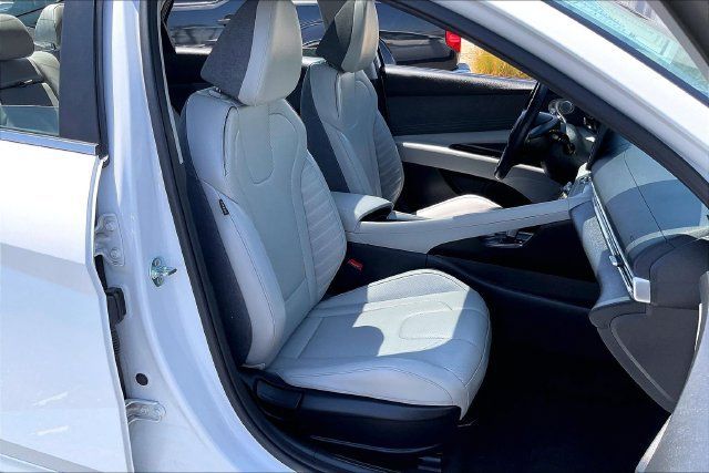 Used 2024 Hyundai Elantra Limited FWD image 6