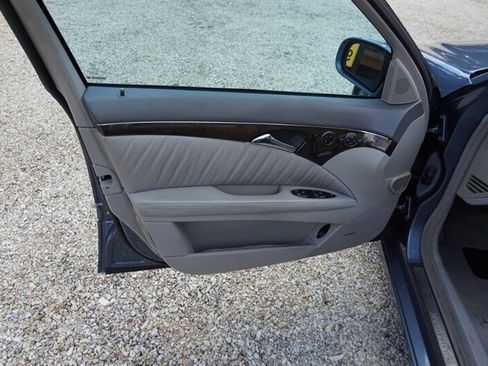Used 2004 Mercedes-Benz E 500 4MATIC Sedan image 21