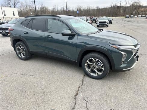 New 2026 Chevrolet Trax LT w/ Driver Confidence Package image 8