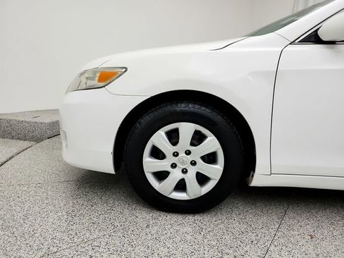 Used 2011 Toyota Camry LE FWD image 27