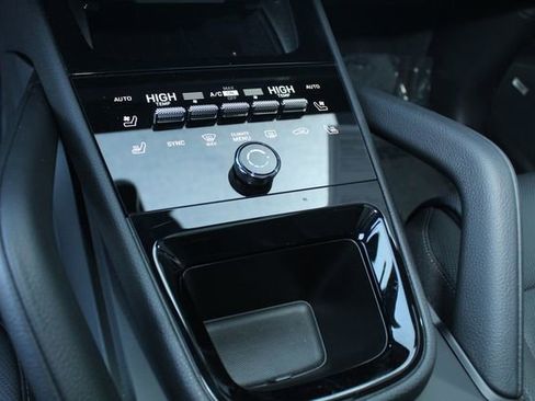 Certified 2025 Porsche Cayenne image 17