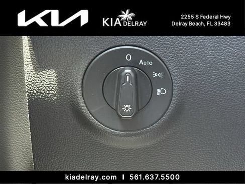 Used 2023 Volkswagen Taos SE w/ Panoramic Sunroof Package FWD image 28