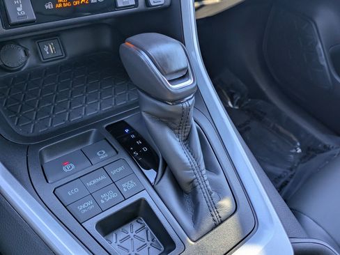 Used 2023 Toyota RAV4 XLE Premium image 16