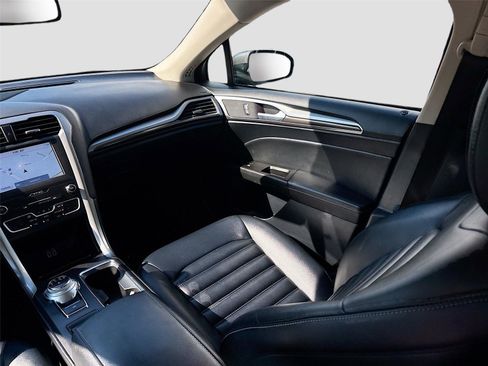 Used 2019 Ford Fusion SEL image 25