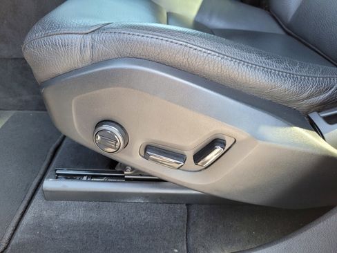 Used 2021 Volvo XC60 T5 Momentum image 11