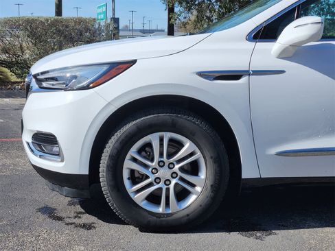 Used 2018 Buick Enclave Essence image 8