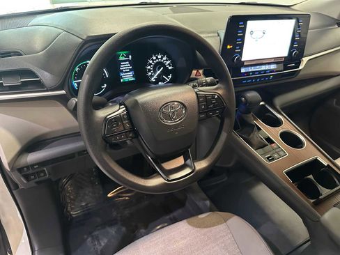 Certified 2024 Toyota Sienna LE w/ LE Plus Package AWD/4WD image 2