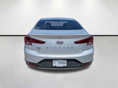 Used 2019 Hyundai Elantra SE w/ Winter Weather Package FWD image 6