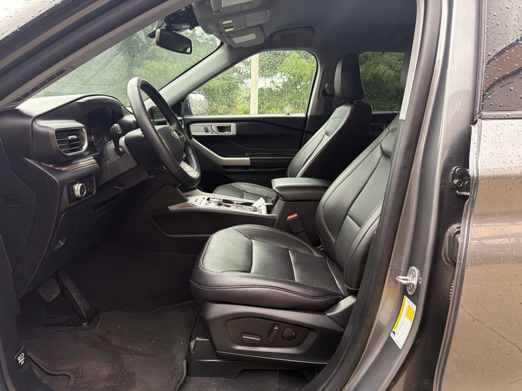 Used 2023 Ford Explorer Limited AWD/4WD image 22