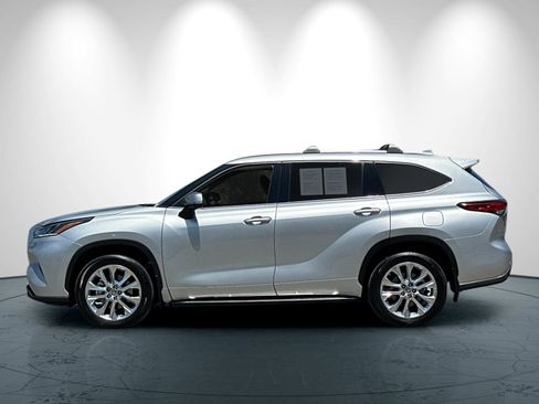 Used 2022 Toyota Highlander Limited image 7