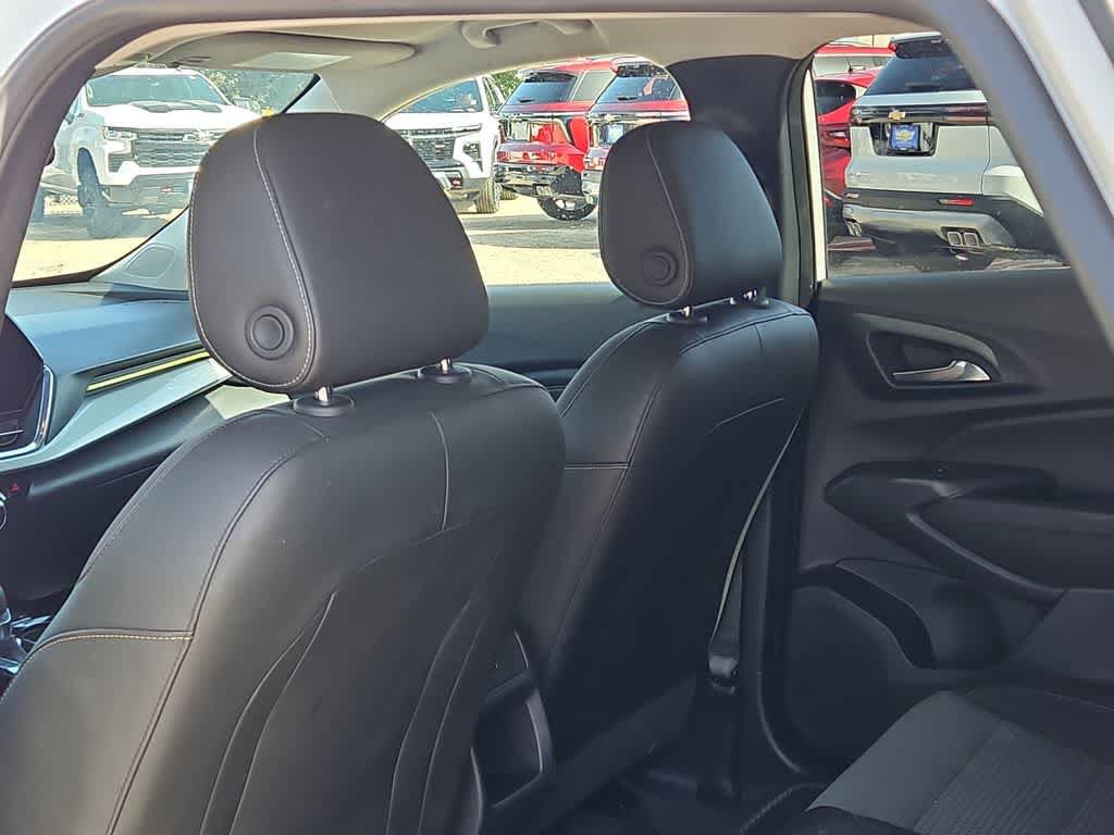 Used 2025 Chevrolet Trax LT FWD image 16