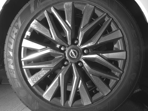 Used 2025 Nissan Altima 2.5 SV FWD image 15