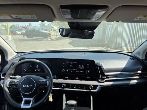 Used 2025 Kia Sportage LX image 32