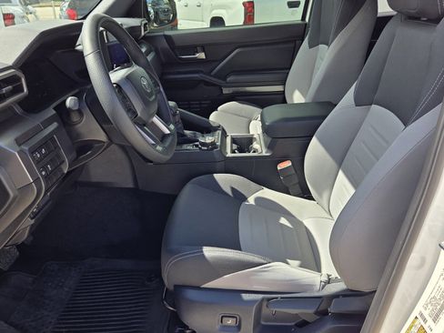 Certified 2025 Toyota Tacoma TRD Off-Road image 4