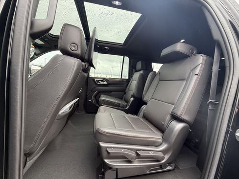 Used 2023 Chevrolet Suburban High Country w/ Premium Package 2 AWD/4WD image 20