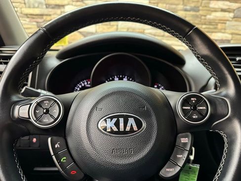 Used 2017 Kia Soul + w/ Designer's Package image 18