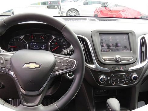 Used 2023 Chevrolet Equinox LT w/ Driver Convenience Package image 9