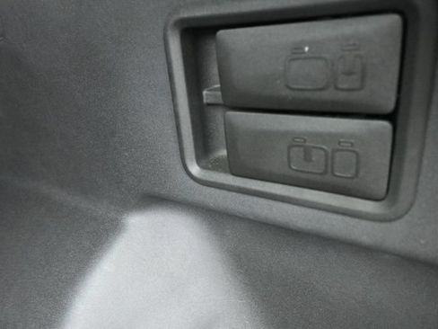 Used 2023 Chevrolet Equinox LT FWD image 13