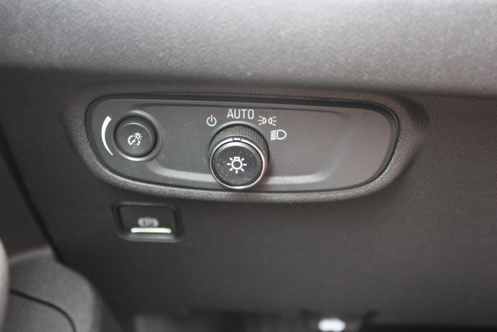 Used 2020 GMC Terrain SLE w/ Driver Convenience Package FWD image 40