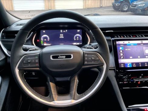 Used 2024 Jeep Grand Cherokee L Limited image 5