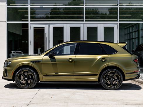 Used 2024 Bentley Bentayga image 19