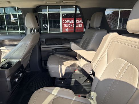 Used 2021 Ford Expedition Limited RWD image 30