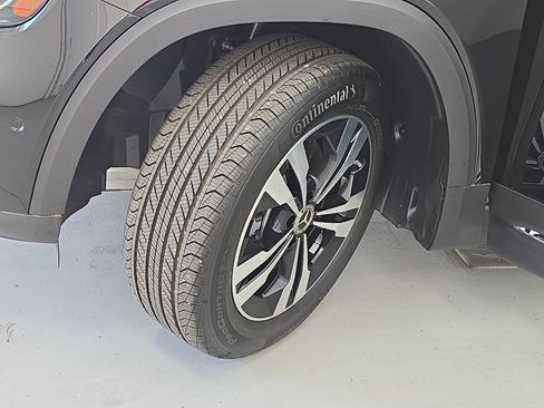 New 2025 Mercedes-Benz GLB 250 image 31