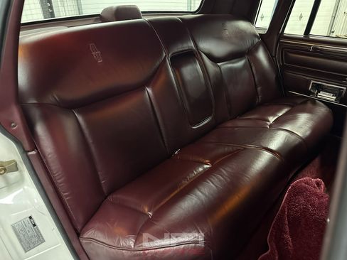 Used 1988 Lincoln Town Car Signature image 38