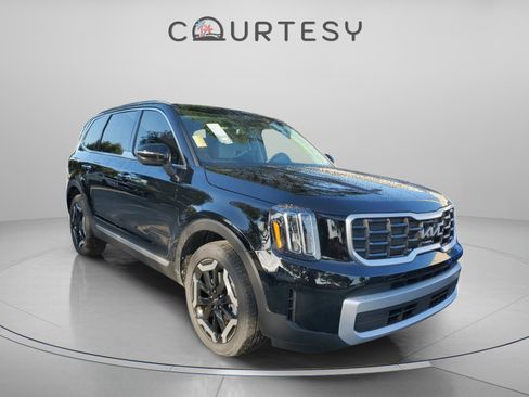 New 2025 Kia Telluride S image 4