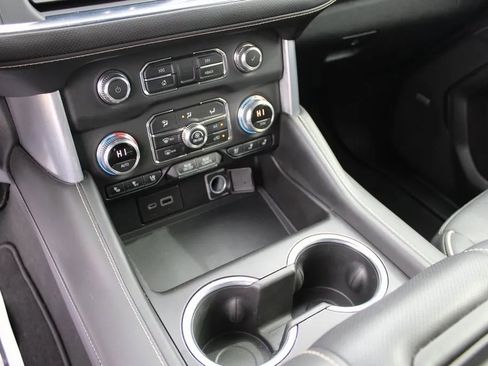 Used 2021 GMC Yukon SLT w/ SLT Premium Package image 16