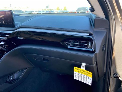 Used 2025 Acura MDX SH-AWD w/ Technology Package image 16