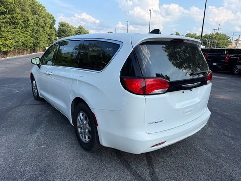 Used 2023 Chrysler Voyager LX FWD image 4