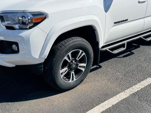 Used 2016 Toyota Tacoma TRD Sport w/ Towing Package AWD/4WD image 2
