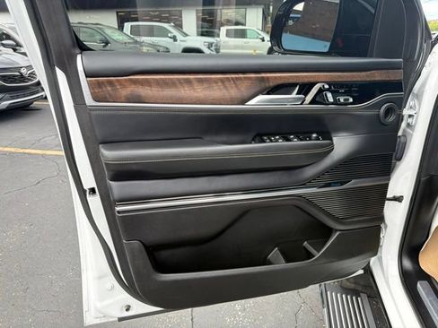 Used 2024 Jeep Grand Wagoneer Series I w/ Rear Seat Video Group 1 AWD/4WD image 11