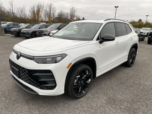 New 2025 Volkswagen Tiguan SE R-Line image 4