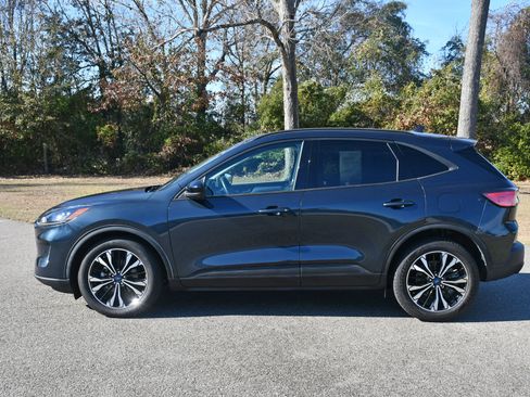 Used 2022 Ford Escape SE w/ SE Sport Appearance Package image 2