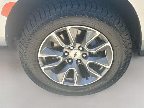 Used 2024 Chevrolet Tahoe Z71 w/ Z71 Off-Road Package AWD/4WD image 32
