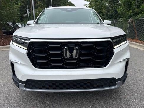 Used 2025 Honda Pilot Touring image 10