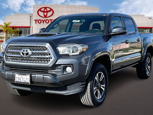 Used 2016 Toyota Tacoma TRD Sport image 11