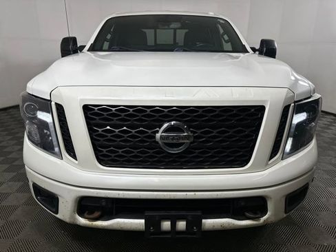 Used 2018 Nissan Titan XD image 8